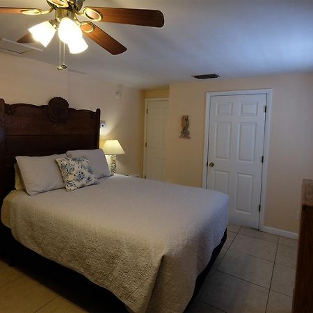 Seahorse Cottages - Adults Only Санибел Екстериор снимка