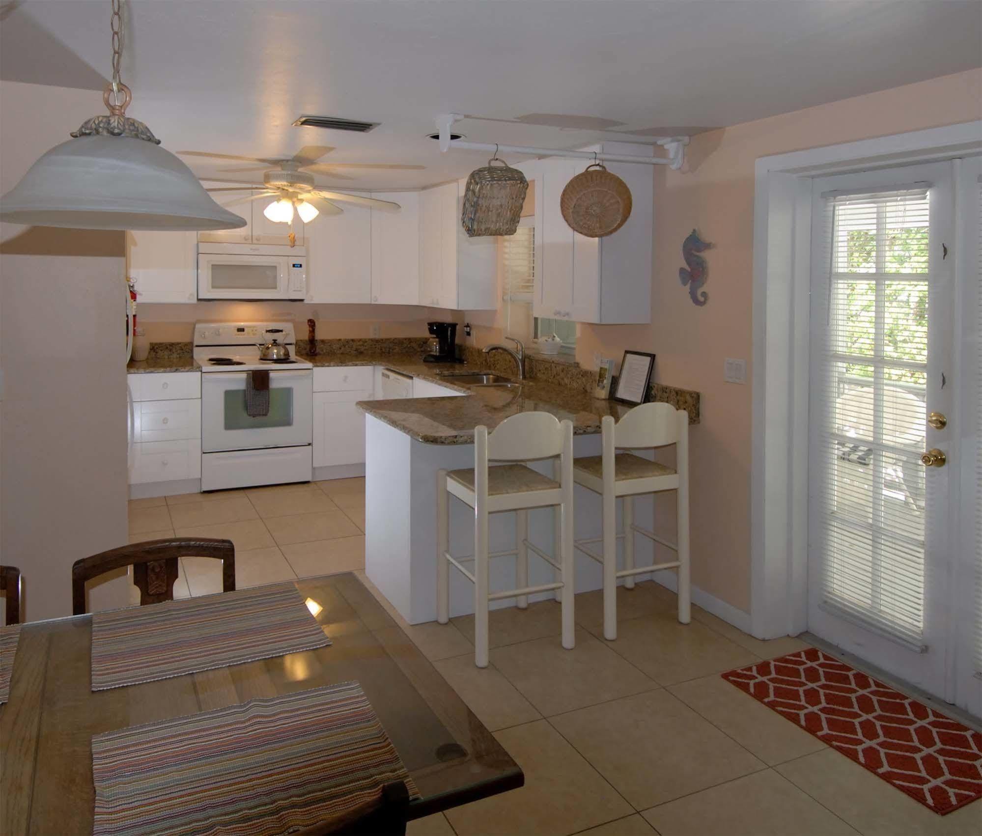Seahorse Cottages - Adults Only Санибел Екстериор снимка