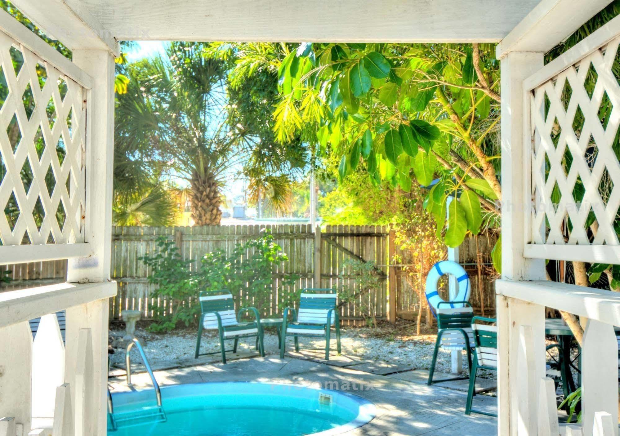 Seahorse Cottages - Adults Only Санибел Екстериор снимка