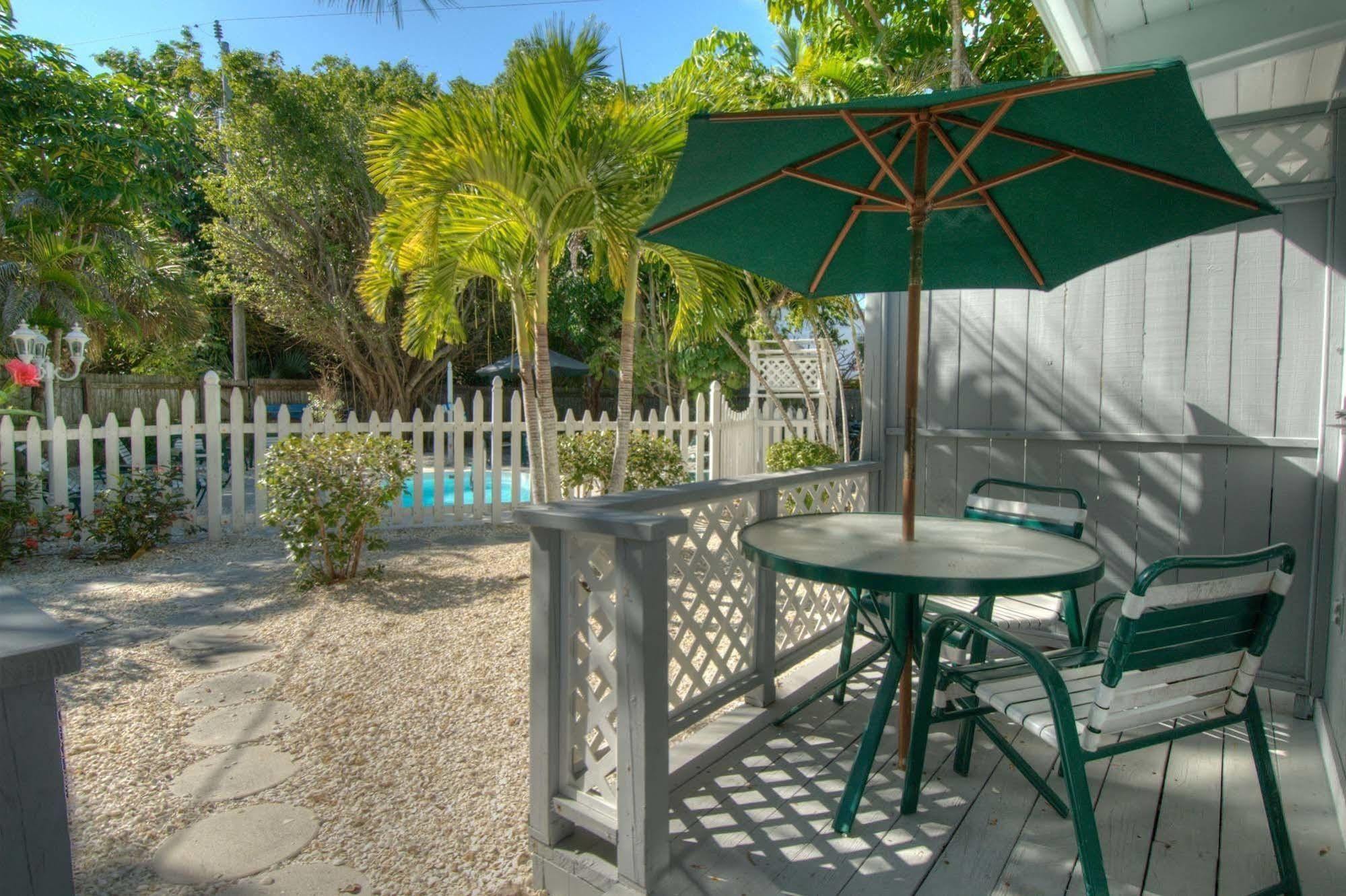 Seahorse Cottages - Adults Only Санибел Екстериор снимка